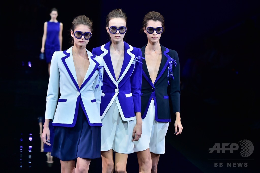 様々なブルーを織り交ぜて、「エンポリオ アルマーニ」15年春夏