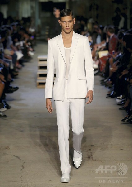 「ジバンシィ」16年春夏コレクション