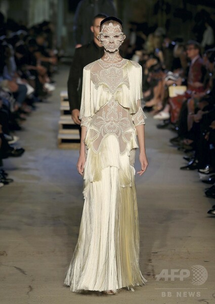 「ジバンシィ」16年春夏コレクション