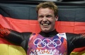 ソチ冬季五輪、リュージュ男子一人乗り。金メダル獲得を喜ぶフェリックス・ロッホ（Felix Loch、2014年2月9日撮影）。(c)AFP/LIONEL BONAVENTURE