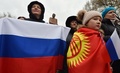 キルギスの首都ビシケクで行われたウクライナに侵攻したロシアを支持するデモの参加者（2022年3月22日撮影）。(c)VYACHESLAV OSELEDKO / AFP