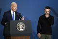 米首都ワシントンで開催された北大西洋条約機構（NATO）首脳会議関連の会合で、ジョー・バイデン米大統領が、ウクライナのウォロディミル・ゼレンスキー大統領をロシアのウラジーミル・プーチン大統領と誤って紹介した場面（2024年7月11日撮影）。(c)Brendan SMIALOWSKI / AFP