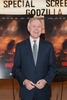 米ワシントンD.C.（Washington, DC）の映画館AMCアップタウン（AMC Uptown）で開かれたハリウッド映画『GODZILLA』の特別上映会に出席した米国防総省のレイ・メイバス（Ray Mabus）海軍長官（2014年5月14日撮影）。(c)AFP/Getty Images/Teresa Kroeger