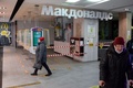 ロシア・モスクワのショッピングモールで、閉店した米ファストフード大手マクドナルドの店舗（2022年3月16日撮影）。(c)AFP