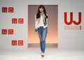 都内で開催された「ユニクロ（UNIQLO）」のジーンズブランド「UJ（ユージェー）」発表会見にて。「UJ」のデニムを着用したモデルたち（2010年2月17日撮影）。(c)AFP/ Toru YAMANAKA