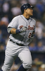 米大リーグ（MLB）のデトロイト・タイガース（Detroit Tigers）に所属するミゲル・カブレラ（Miguel Cabrera）が、45年ぶりの3冠王に輝いた。

カンザスシティ・ロイヤルズ（Kansas City Royals）戦で中飛に終わったミゲル・カブレラ（2012年10月3日撮影）。(c)AFP/Getty Images/Ed Zurga