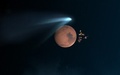 火星の陰に隠れて接近するサイディング・スプリング彗星（Comet Siding Spring）からの微小破片を避ける米航空宇宙局（NASA）の探査機を描いたイメージ図（2014年10月19日提供）。(c)AFP/NASA / JPL-Caltech / HANDOUT