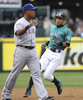 米大リーグ（MLB）は21日、各地で試合が行われ、シアトル・マリナーズ（Seattle Mariners）は6-1でテキサス・レンジャーズ（Texas Rangers）を下し、連勝を4に伸ばした。

初回に先制適時三塁打を放ったシアトル・マリナーズのイチロー（Ichiro Suzuki、2012年5月21日撮影）。(c)AFP/Getty Images/Otto Greule Jr