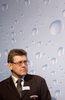チーム発表会で会見に臨むハンス・ミハエル・ホルツァー監督。(c)AFP/DDP/JUERGEN SCHWARZ