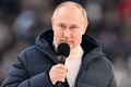 ロシア首都モスクワのルジニキ・スタジアムで開かれた集会で演説するウラジーミル・プーチン大統領（2022年3月18日撮影）。(c)Ramil SITDIKOV / POOL / AFP
