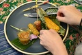 植物性代替肉を使った東南アジア料理。シンガポールのADM研究所にて（2021年4月21日撮影）。(c)Roslan RAHMAN / AFP