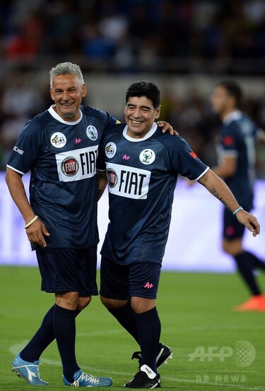 滝*様 2000ミレニアム ローマ法王観戦 イタリア代表vsセリエA選抜 バッジ ローマ法王発案のサッカー慈善試合でマラドーナ氏、バッジョ氏らが