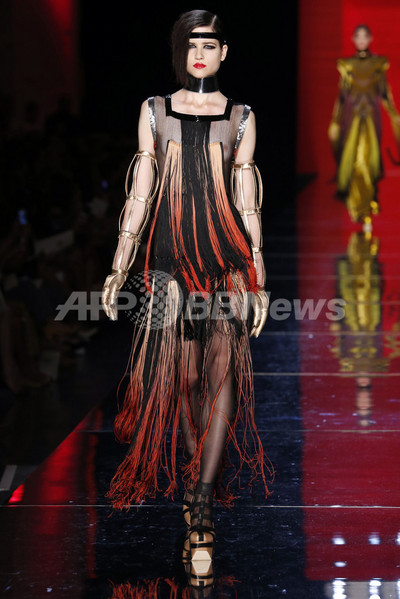 12 13年秋冬パリ オートクチュール 退廃的でダンディな ゴルチエ 写真70枚 ファッション ニュースならmode Press Powered By Afpbb News