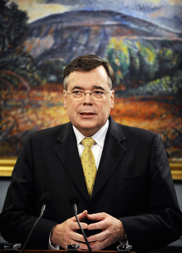 アイスランド、IMFに20億ドルの支援要請