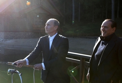 会談の合間に息抜き？露・伊首相が仲良く釣りに