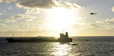 韓国海軍、ソマリアの海賊8人射殺 船員を全員救出