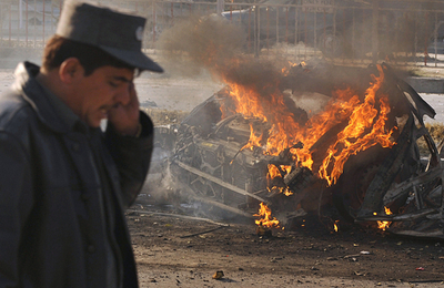 カブール米大使館近くで自爆攻撃、4人死亡