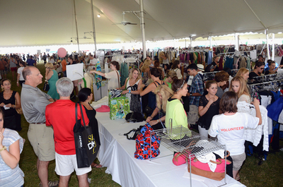 チャリティ・ショッピングイベント「スーパー・サタデー15」開催、ジェシカ・ ハートら