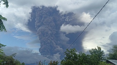 動画:インドネシアで火山噴火 7日は7回確認