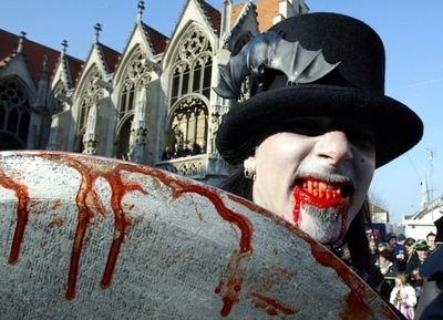 アンドロイド携帯でARゲーム、バンパイアと人類を見分けろ！