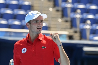 東京の暑さにテニス選手も苦戦 メドベージェフは夜間開始を提案