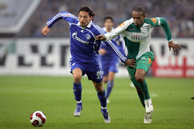 シャルケ ホームでブレーメンと引き分ける