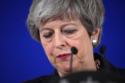 メイ氏の失脚目前か、首相おろしの動きを英紙が報道