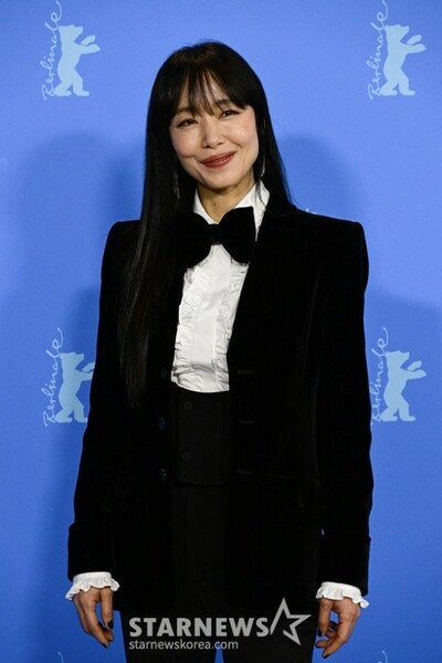 ベルリン国際映画祭にチョン・ドヨン、タキシードでファンくぎ付け