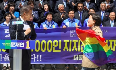韓国大統領選の最有力候補、同性愛「好きではない」発言で抗議受ける