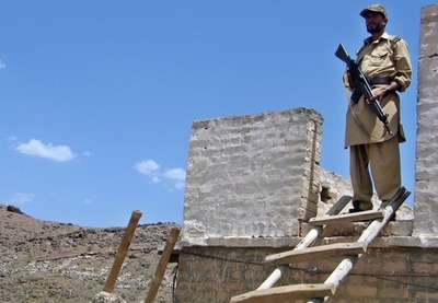 パキスタン軍、タリバン拠点を空爆 司令官など6人殺害