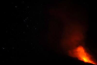 イタリアの火山島ストロンボリが噴火、住民への危険はなし