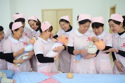 中国の第2子制限緩和、課題は家事代行従事者のレベルアップ