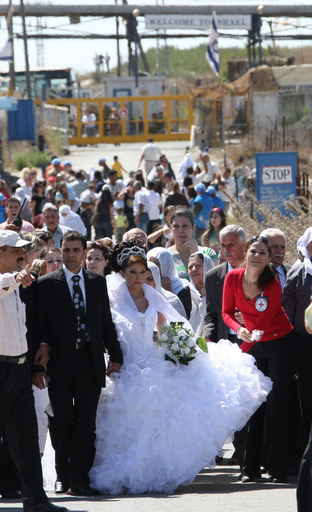 ゴラン高原が隔てるシリアの花嫁と家族