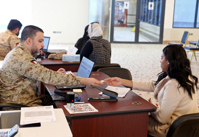 クウェート軍、女性兵士の戦闘任務許可 ただし丸腰で