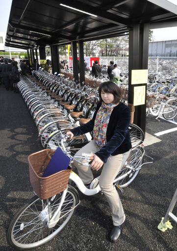 東京・世田谷に「ソーラー駐輪場」がオープン