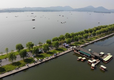 国慶節前に中国の観光施設が値下げラッシュ 一部施設は無料化も