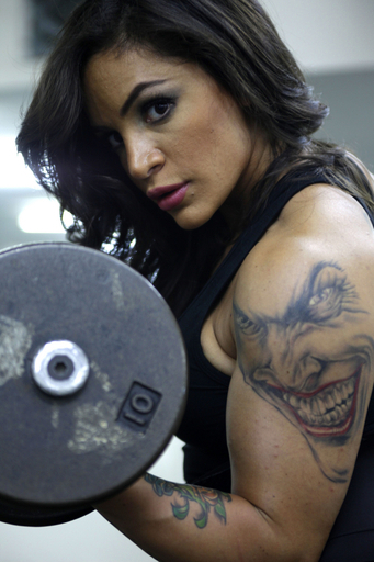 女性ボディービルダー目指して偏見と闘うヨルダン女性