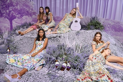 「アリス アンド オリビア」20年春夏