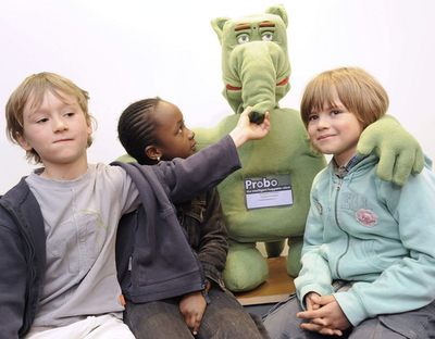 ベルギーで開発、入院中の子供を元気付けるロボット「プロボ」