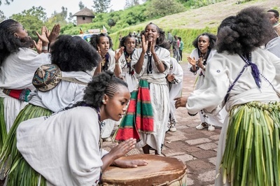 華やかな女性の祭り「アシェンダ」 エチオピア正教会