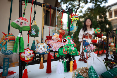 中国の新世代で医食同源の「養生ブーム」 漢方茶が若い胃袋つかむ