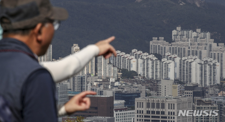 ソウル・南山から眺めたソウル都心のマンション(c)NEWSIS