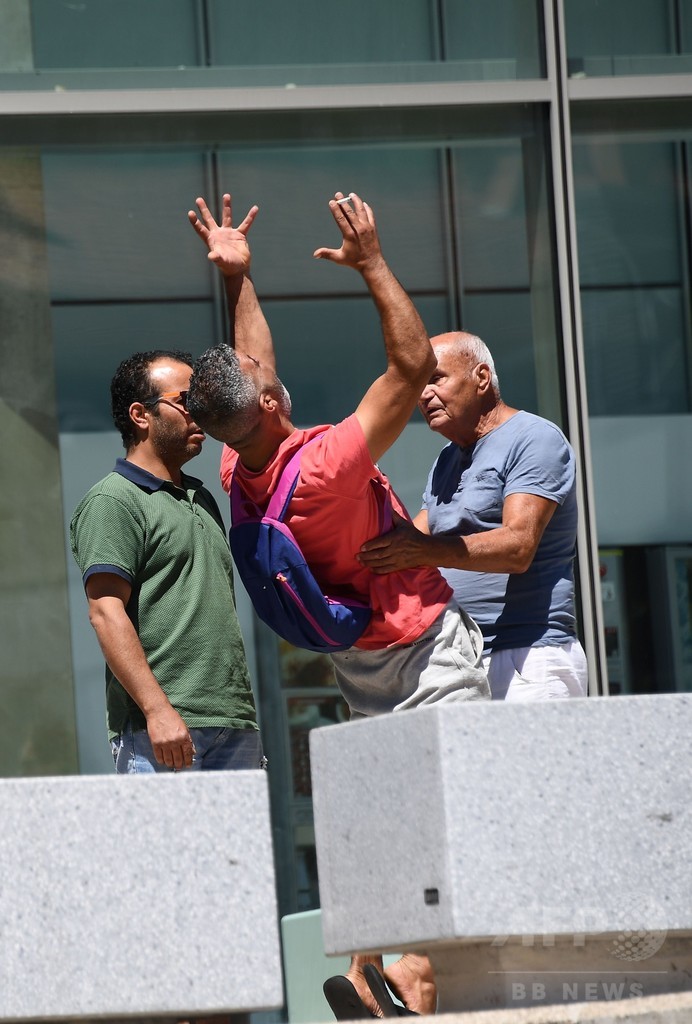 仏トラック突入 「息子はどこだ？」 病院での涙とトラウマ