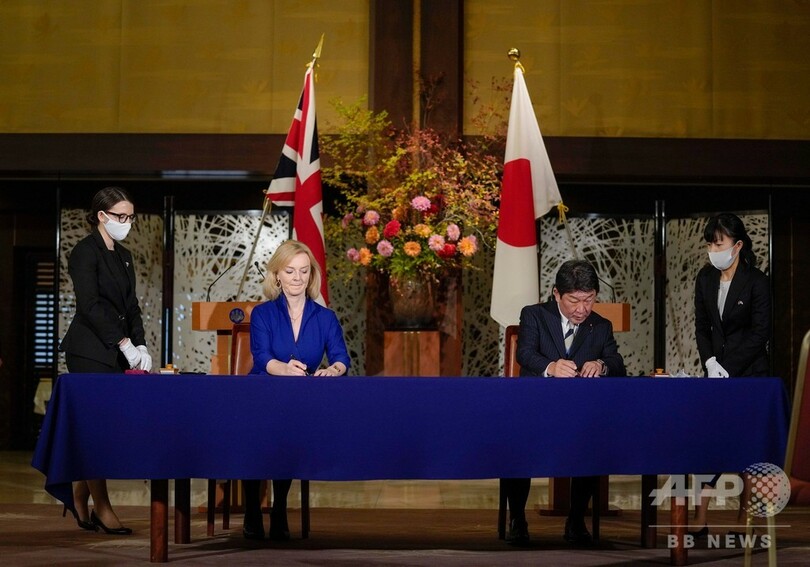 日英、経済連携協定に署名