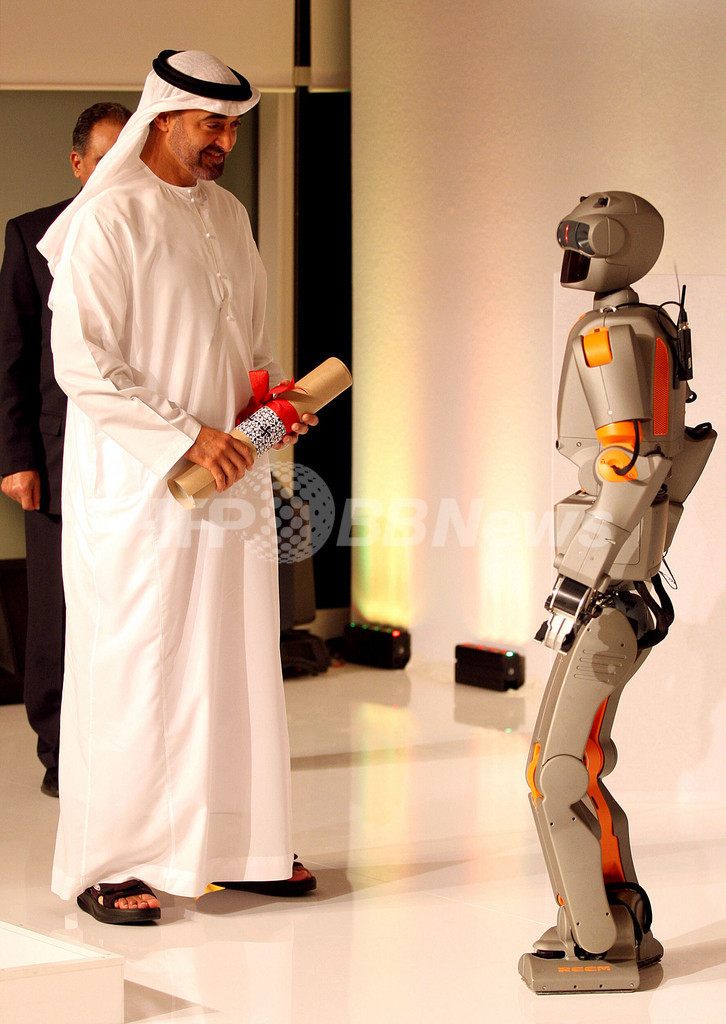 UAEで人型ロボット「REEM-B」がお披露目