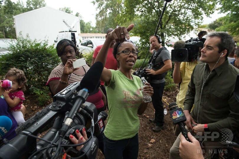 警官の黒人射殺で暴動、市長が平静呼び掛け 米ノースカロライナ