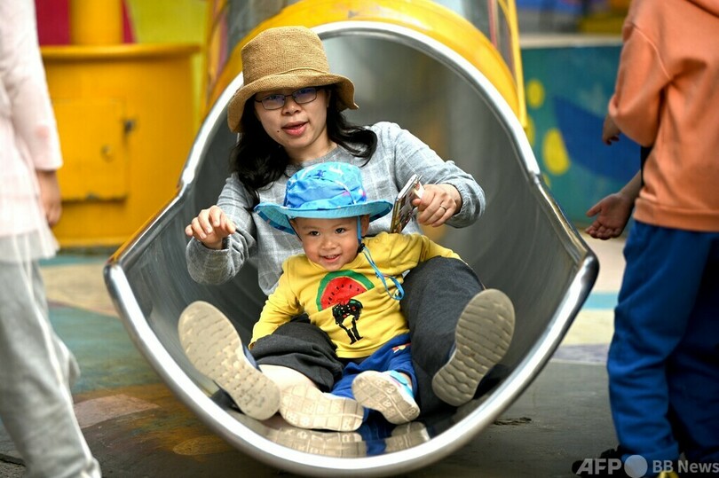 中国、産休延長で少子化対策 男性の育休は変更せず