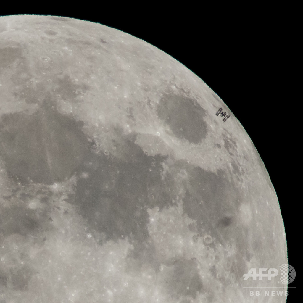 中国が月面探査機打ち上げ 世界で初めて月の裏側着陸へ 中国が月面探査機打ち上げ 世界で初めて月の裏側着陸へ