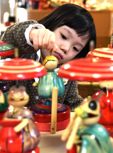 写真特集】伝統の江戸独楽（こま） 職人の技と思いをのせて 写真18枚