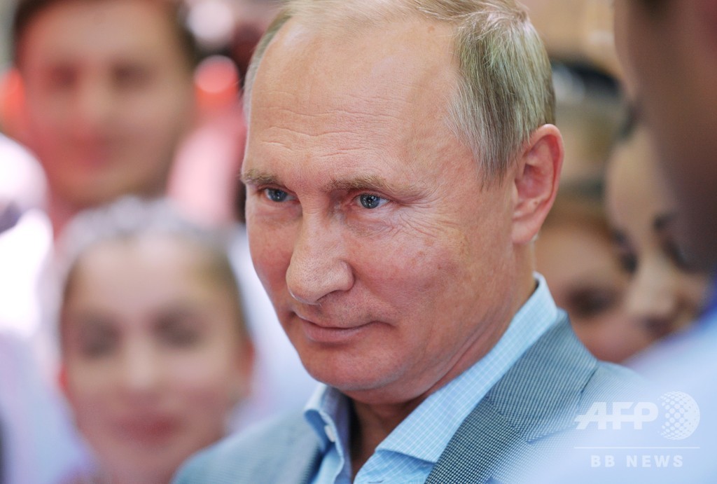 プーチン氏がオーストリア外相の結婚式出席へ 物議醸す プーチン氏がオーストリア外相の結婚式出席へ 物議醸す